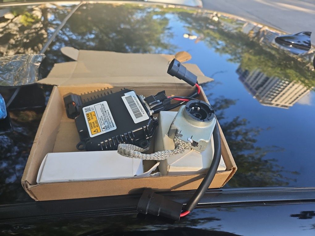 2009 Infiniti G37 Ballast and Bulb For Drivers Side