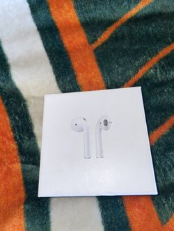 Apple AirPods 2nd Gen. Clean, Works Perfect + Charger Included