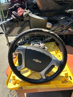 2013-2017 Chevy traverse steering wheel assembly with key