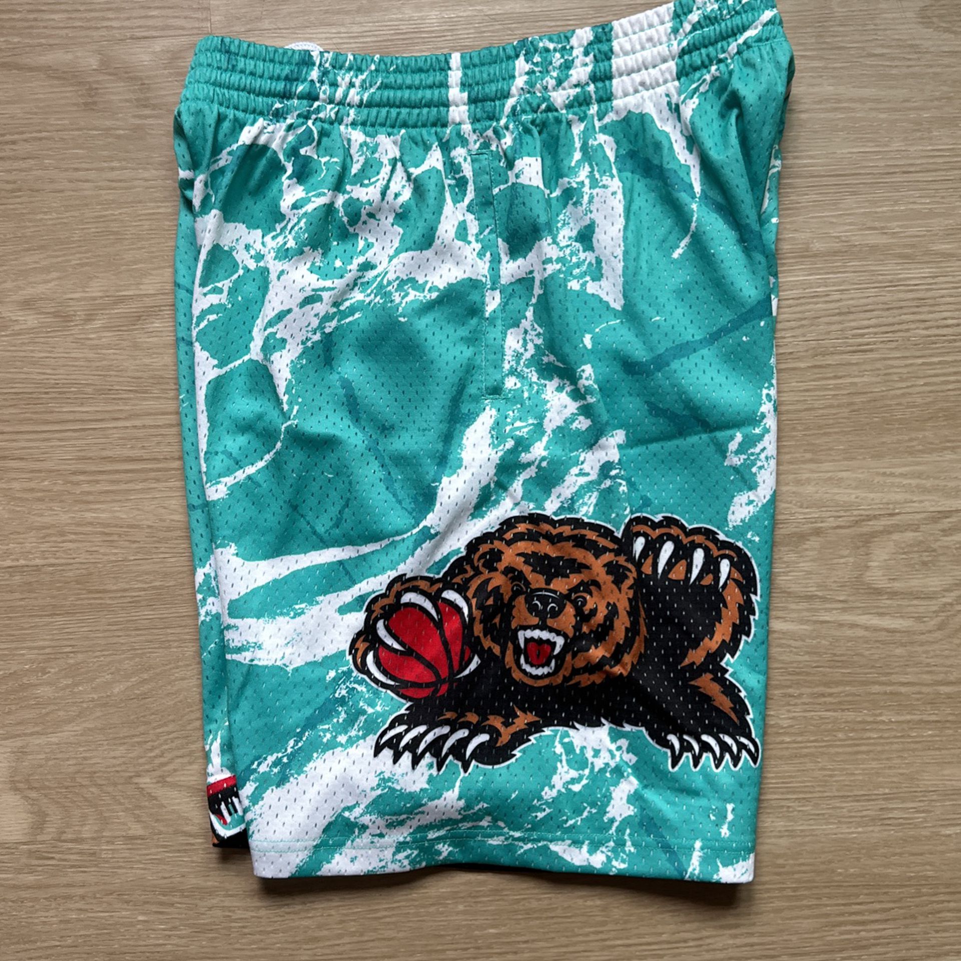 Mitchell & Ness Vancouver Grizzlies NBA Swingman Shorts Men's Large for  Sale in Los Angeles, CA - OfferUp