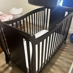 Crib INCLUDING MATTRESS
