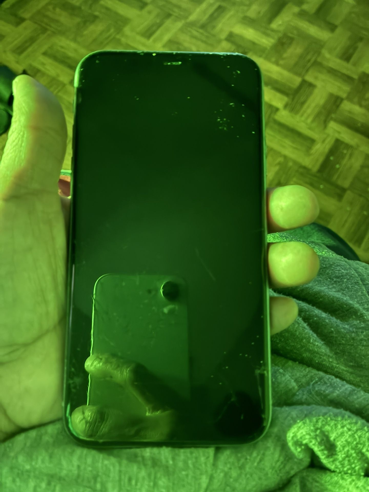 iPhone -11 Cracked Screen But World Perfect