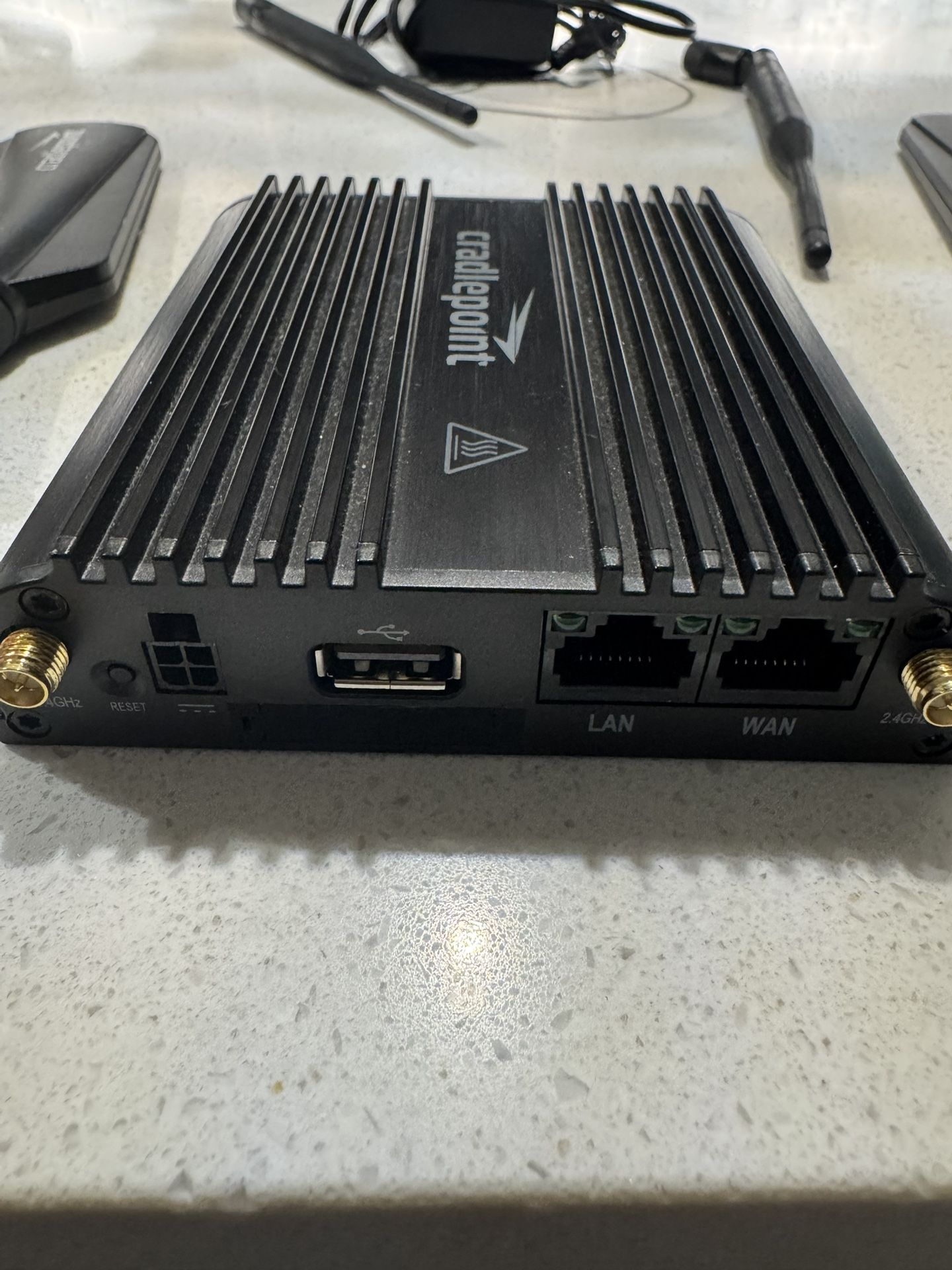 Cradlepoint IBR600B LP4