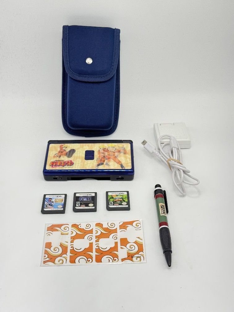 Nintendo DS Lite bundle - 3 Games + Naruto Case & Stylus