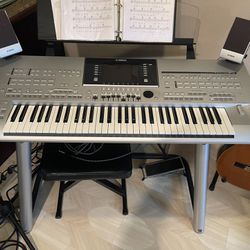 Yamaha Tyros4 61-Key Arranger Keyboard  in Excellent cond.  Speakers, SubWoofer And stand