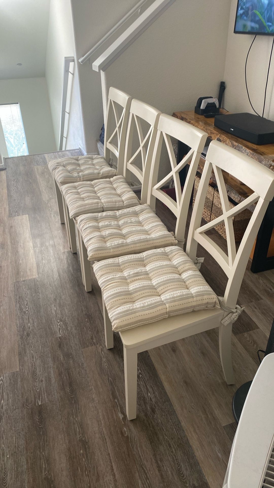 Kitchen Round table and chairs