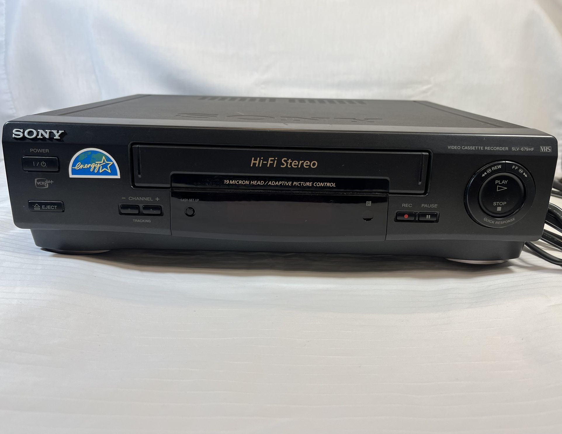 Sony SLV-679HF VCR (Video Cassette Recorder). Works great. No remote.