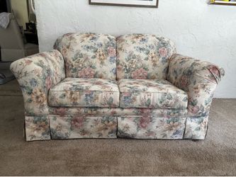 Broyill Cottagecore Floral Loveseat