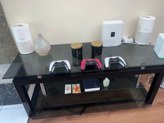TV Stand / PS5 Controllers