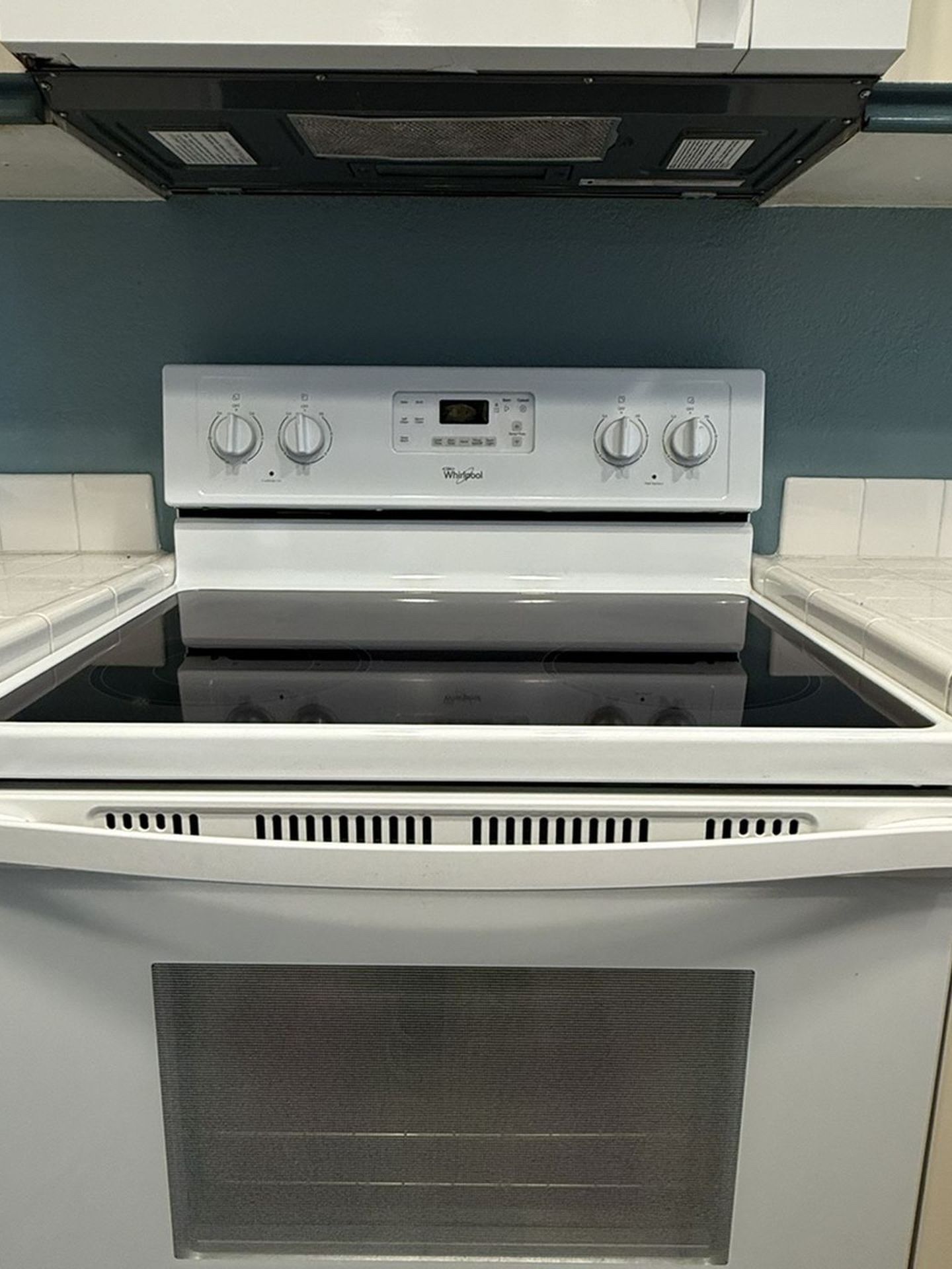 Microwave And Electric Stove