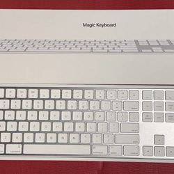 Apple Magic Keyboard Numeric Keypad A1843 Rechargeable - Open box