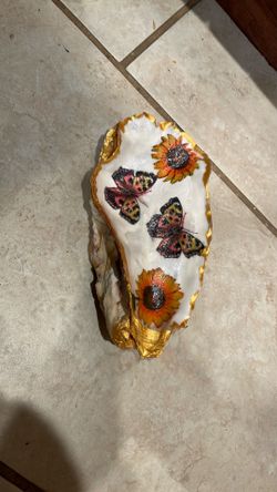 Beautiful, unique, painted oyster.