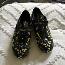 Kids Soccer Cleats - Unisex - Size 1