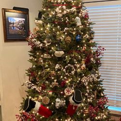 9ft Pre lit Douglas Fir W/ Pine Cone 