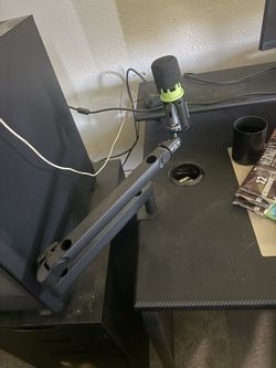 Gaming microphone with  stand