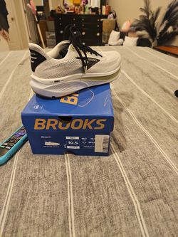 Brooks Sneaker