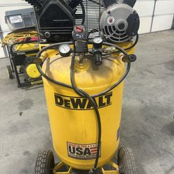Dewalt 30 Gallon Upright Compressor