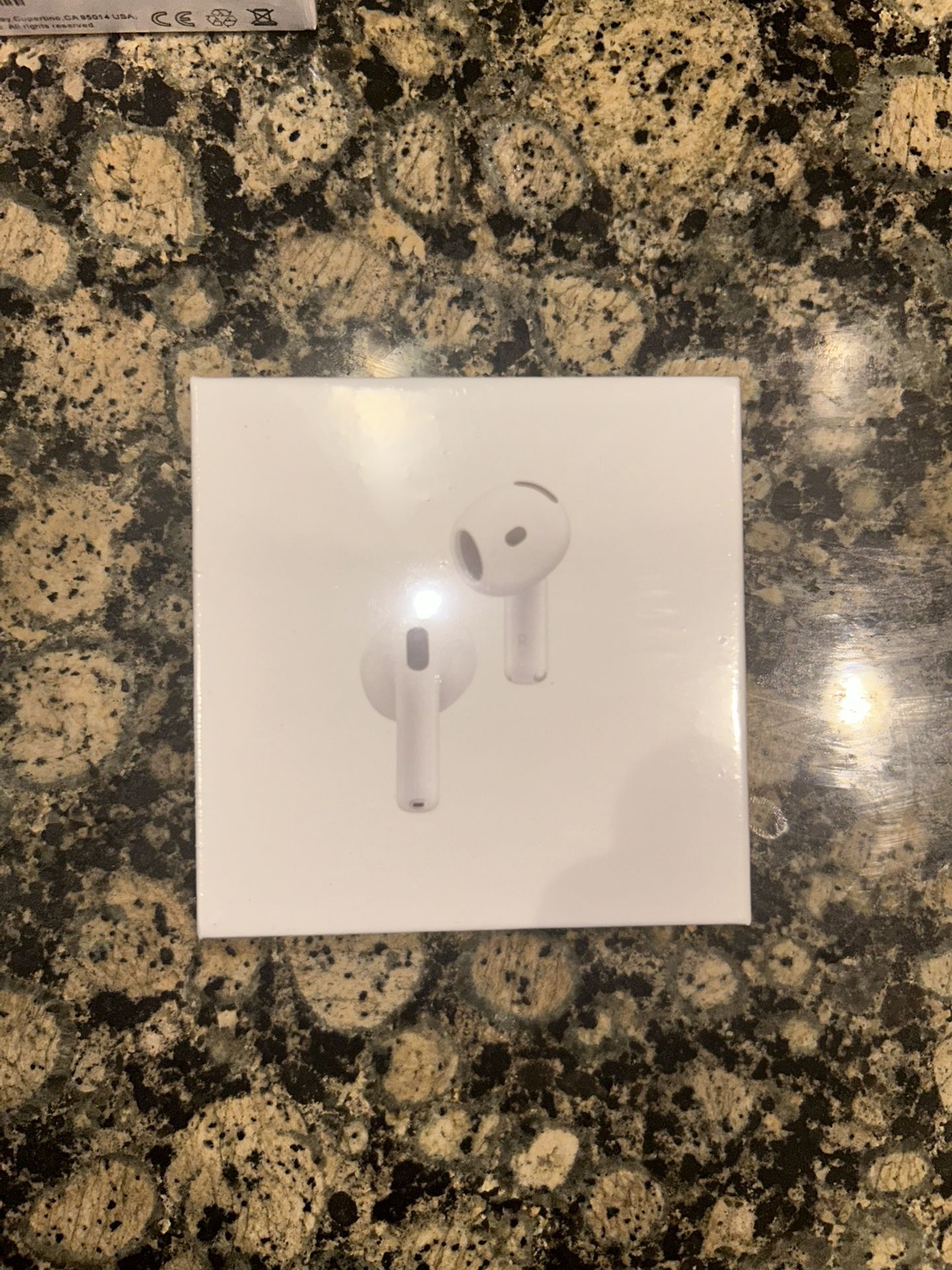 Apple AirPods 4 Wireless Earbuds USB-C White Active Noise Cancellation