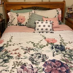 Solid Wood Bedroom Set -Queen Bed & 2 Nightstands 