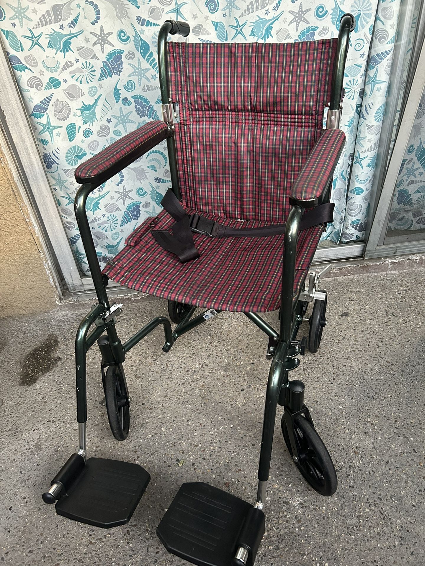 ADULT WHEEL CHAIR