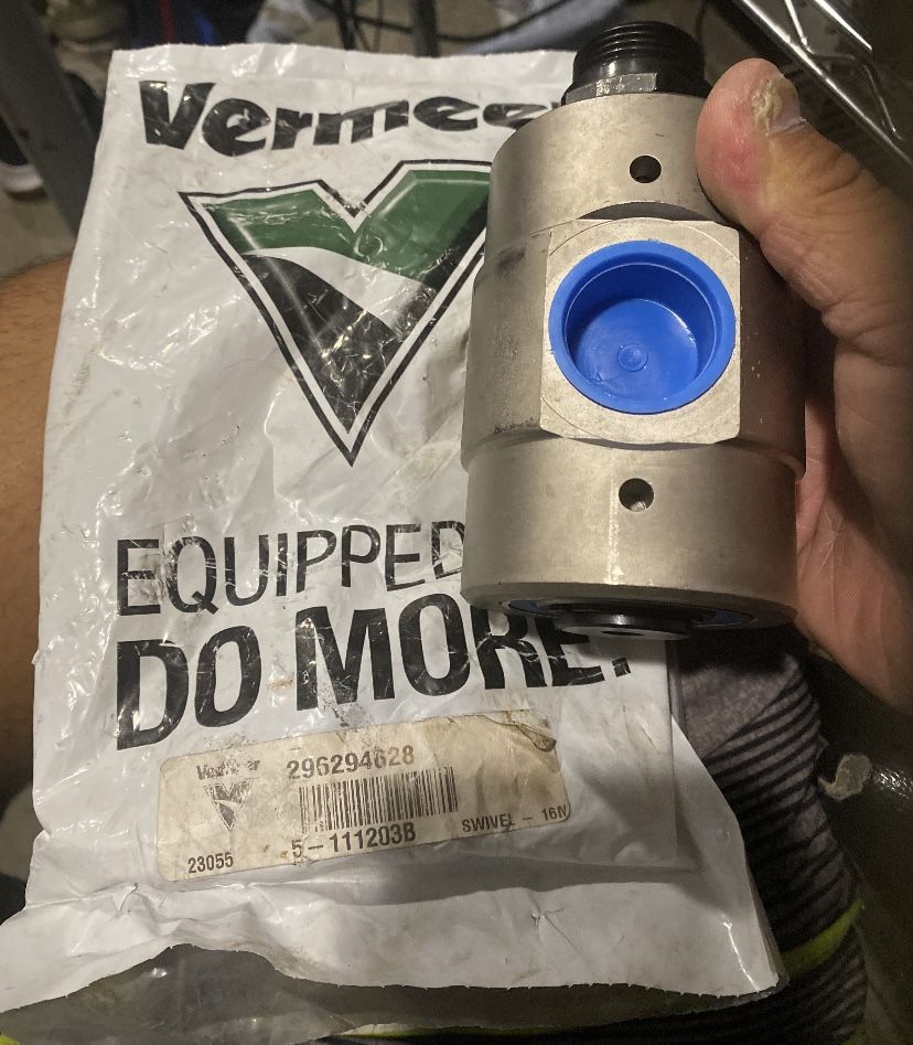🔥 Vermeer Super Swivel – Brand New! 🔥 	•	Part #: See photo 	•	Condition: Never Used 	•	Price: $300 each (Firm) 	•	Quantity: 2 Available  ⚠️ Serious 