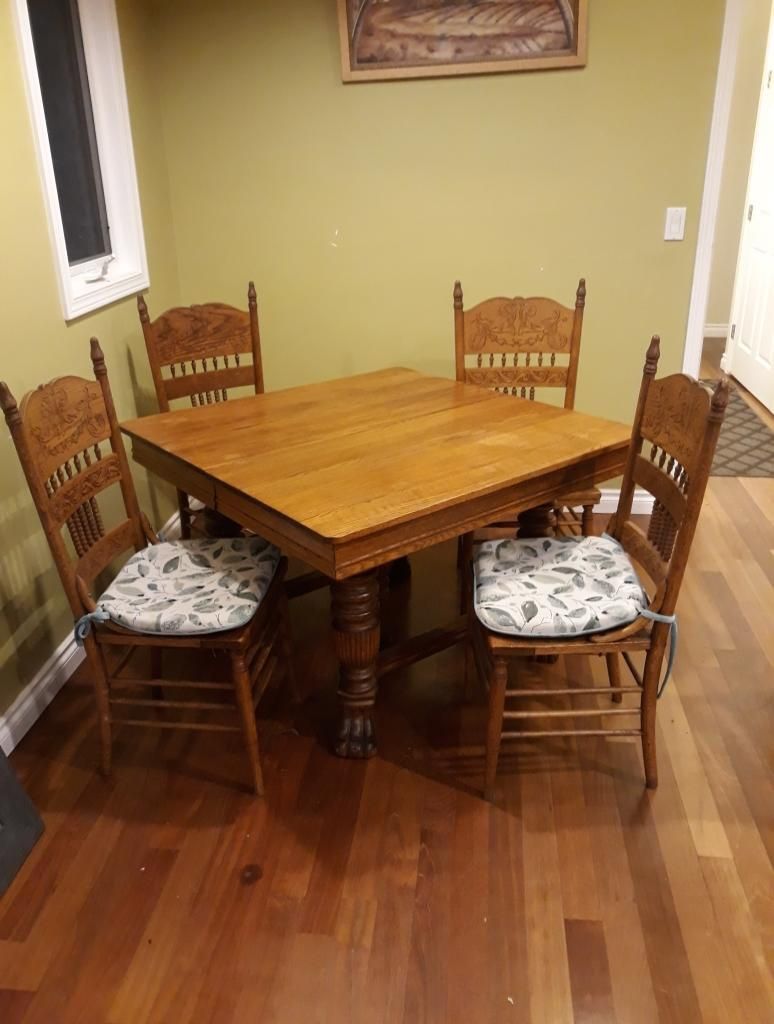 Antique Solid Oak Table And 5 Chairs With 3 Leaves