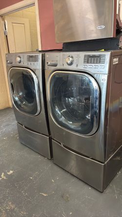 Like new LG washer and gas dryer set