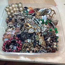 5 Plus Pounds Of Broken Jewelry For Crafting/DIY 