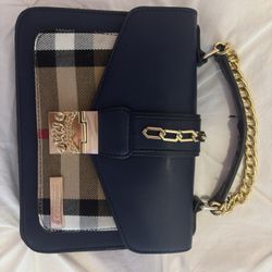 Burberry hand purse 