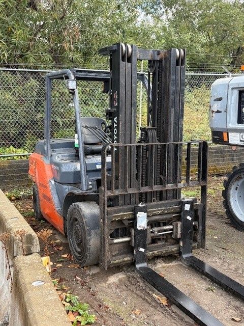 Toyota Diesel 8,000lb Forklift (8FGU35)