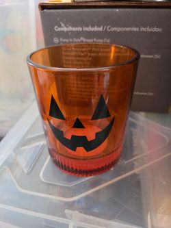 Halloween glass cups and plastic decorative plates