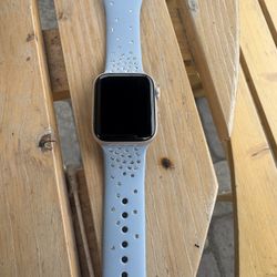 Apple Watch SE 