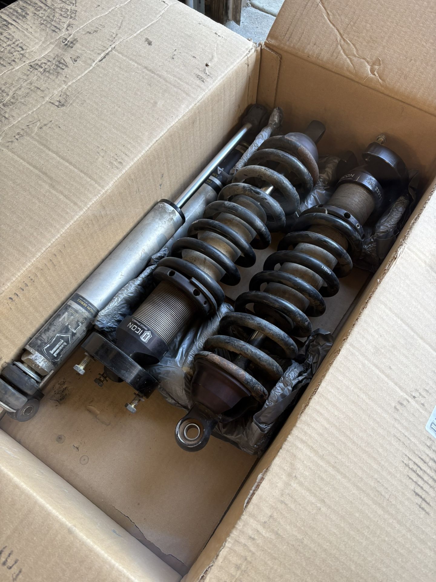 00-06 Tundra Icon Coilovers And Shocks