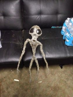 Alien wire art sculpture