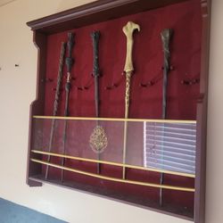 Official Harry Potter Wand Display Case Plus 5 Wands!