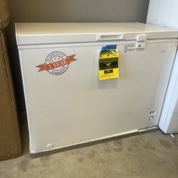 White 9  Cu Ft Chest Freezer