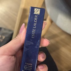 Futurist Soft Touch Brightening Skincealer Soin Correcteur de Teint Lumière 2 FL OZ LQ./6ml e