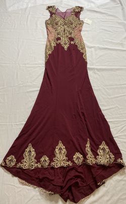 Formal Burgundy Dress / Size: 6 (super stretchy) also fits size 8 / NEW