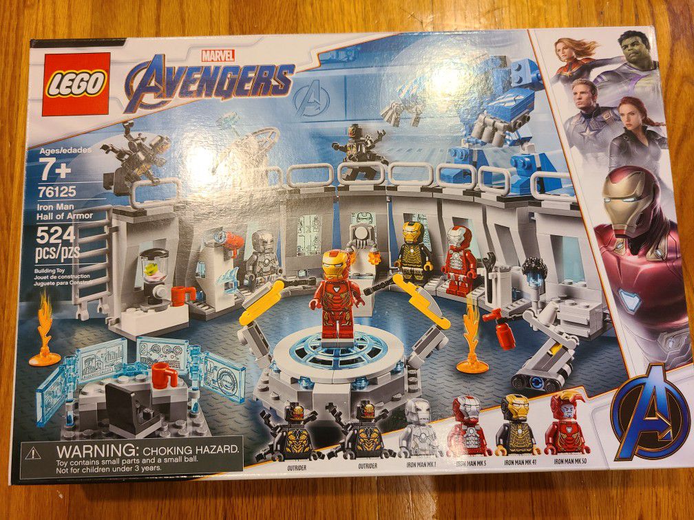LEGO Avengers Iron Man Hall of Armor
