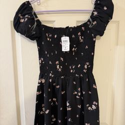 New Windsor Vintage-inspired Floral Puff Short Sleeve Mini Dress—Size XS(Stretchy)