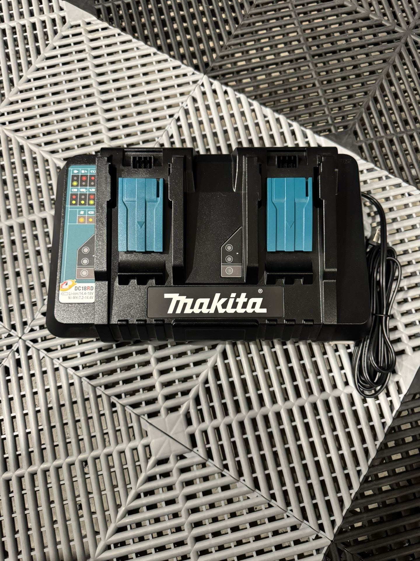 Makita 18V Dual Port Rapid Charger DC18RD