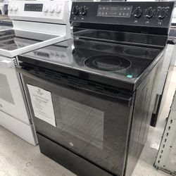 $549(MSRP$899) GE 5 Burner Electric Range in Black With Steam Clean and Oven Storage Drawer