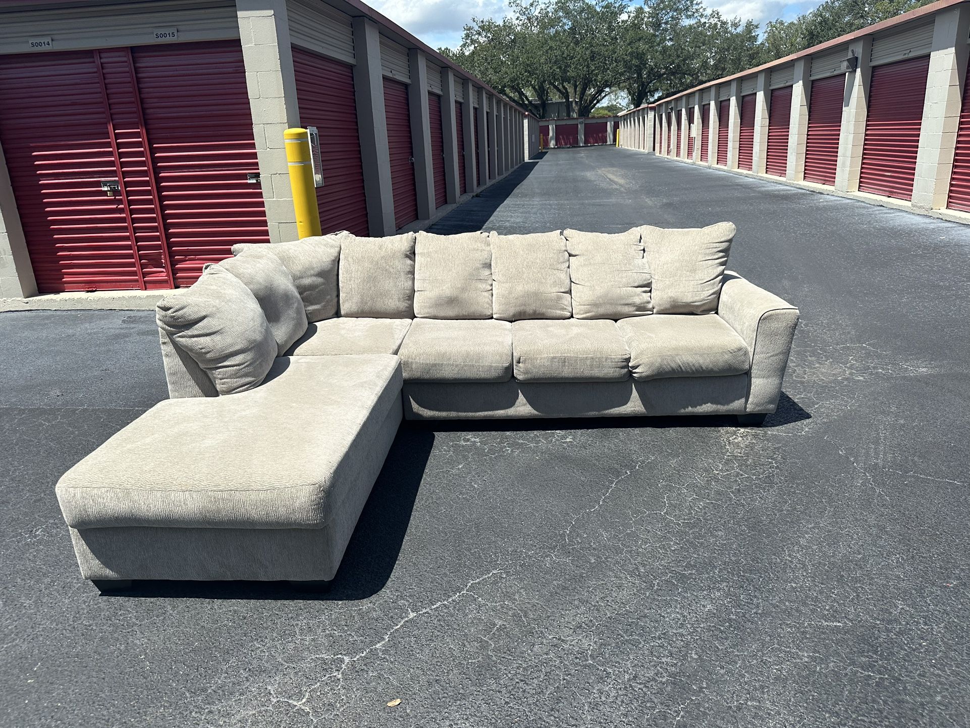 Comfy Nice Grey Sectional Couch 🔥🔥