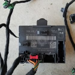 2018 Volkswagen Atlas driver door control module
