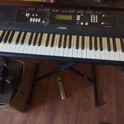 YAMAHA EZ 220 61 TOUCH SENSITIVE KEYBOARD WITH LIGHTED KEYS $160 FINAL PRICE 