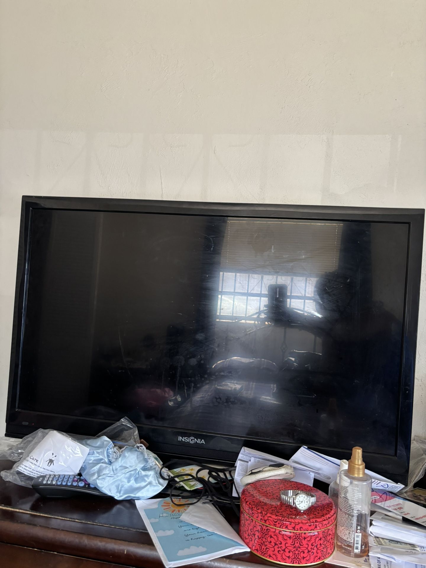 Insignia Tv/remote 