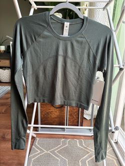 Lululemon Women’s Swiftly Tech Cropped Long Sleeve.  Size 8