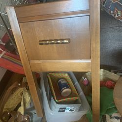 Wood End Table w Drawer