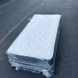 NEW TWIN SIZE MATTRESS AND BOX SPRING-2pcs 