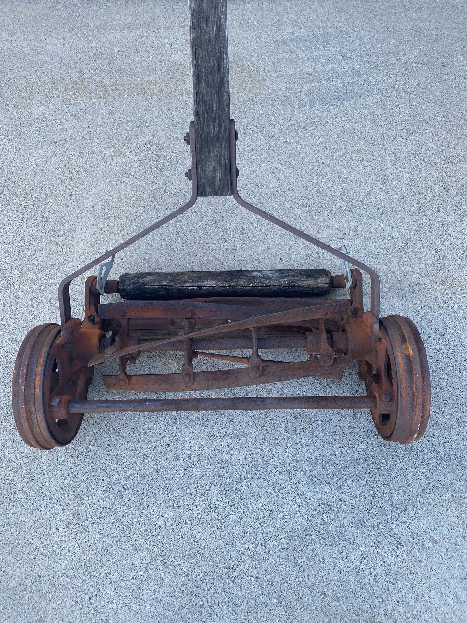 Antique Dille & McGuire Reel Push Mower (Yard Decoration)